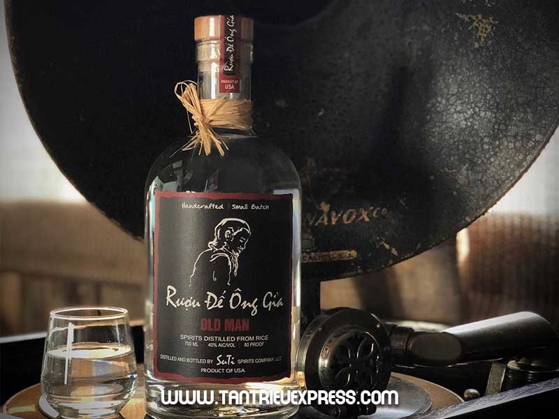 Uống rượu đế ở Mỹ